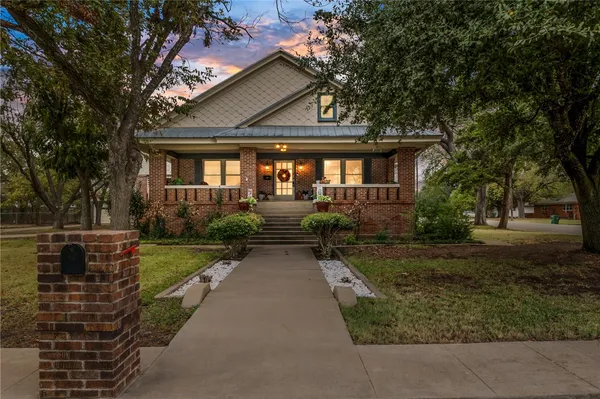 $515,000 | 501 Adams Avenue, McGregor, TX 76657