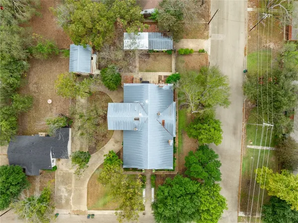 $515,000 | 501 Adams Avenue, McGregor, TX 76657
