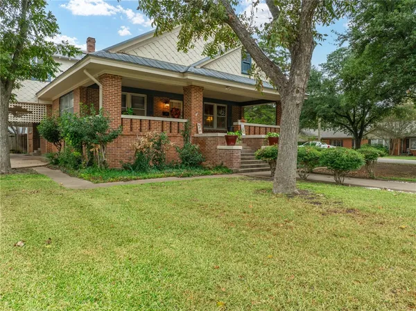 $515,000 | 501 Adams Avenue, McGregor, TX 76657