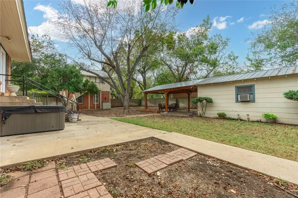 $515,000 | 501 Adams Avenue, McGregor, TX 76657