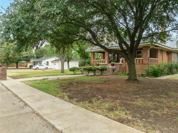 $515,000 | 501 Adams Avenue, McGregor, TX 76657