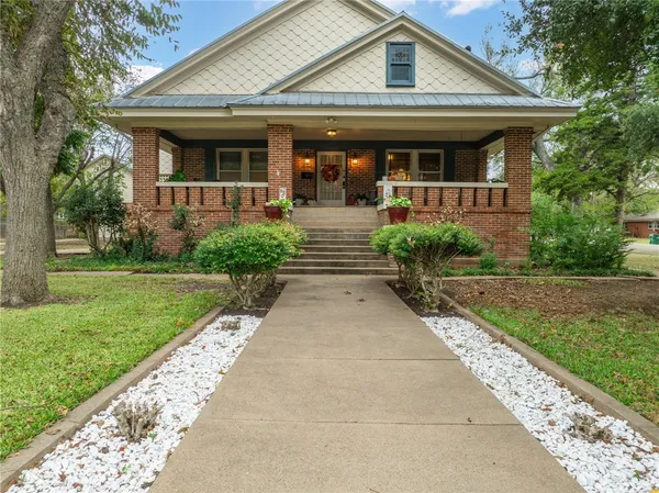 $515,000 | 501 Adams Avenue, McGregor, TX 76657