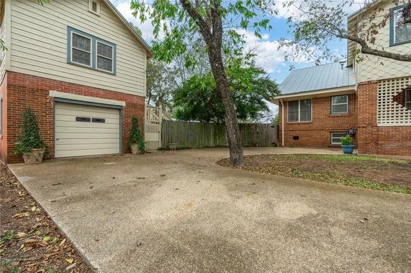 $515,000 | 501 Adams Avenue, McGregor, TX 76657