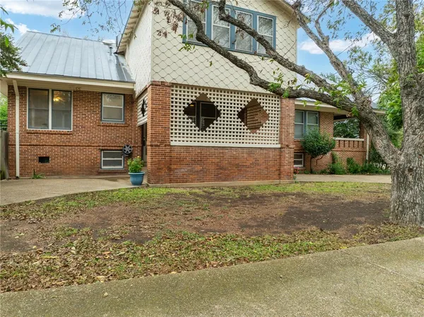 $515,000 | 501 Adams Avenue, McGregor, TX 76657