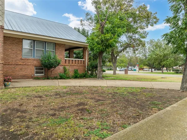 $515,000 | 501 Adams Avenue, McGregor, TX 76657