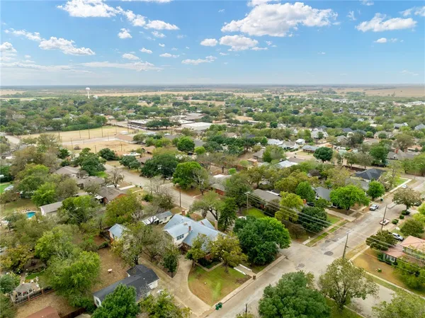 $515,000 | 501 Adams Avenue, McGregor, TX 76657