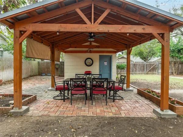 $515,000 | 501 Adams Avenue, McGregor, TX 76657