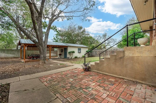 $515,000 | 501 Adams Avenue, McGregor, TX 76657