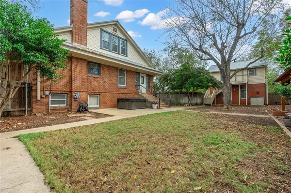 $515,000 | 501 Adams Avenue, McGregor, TX 76657