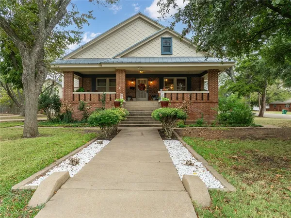 $515,000 | 501 Adams Avenue, McGregor, TX 76657
