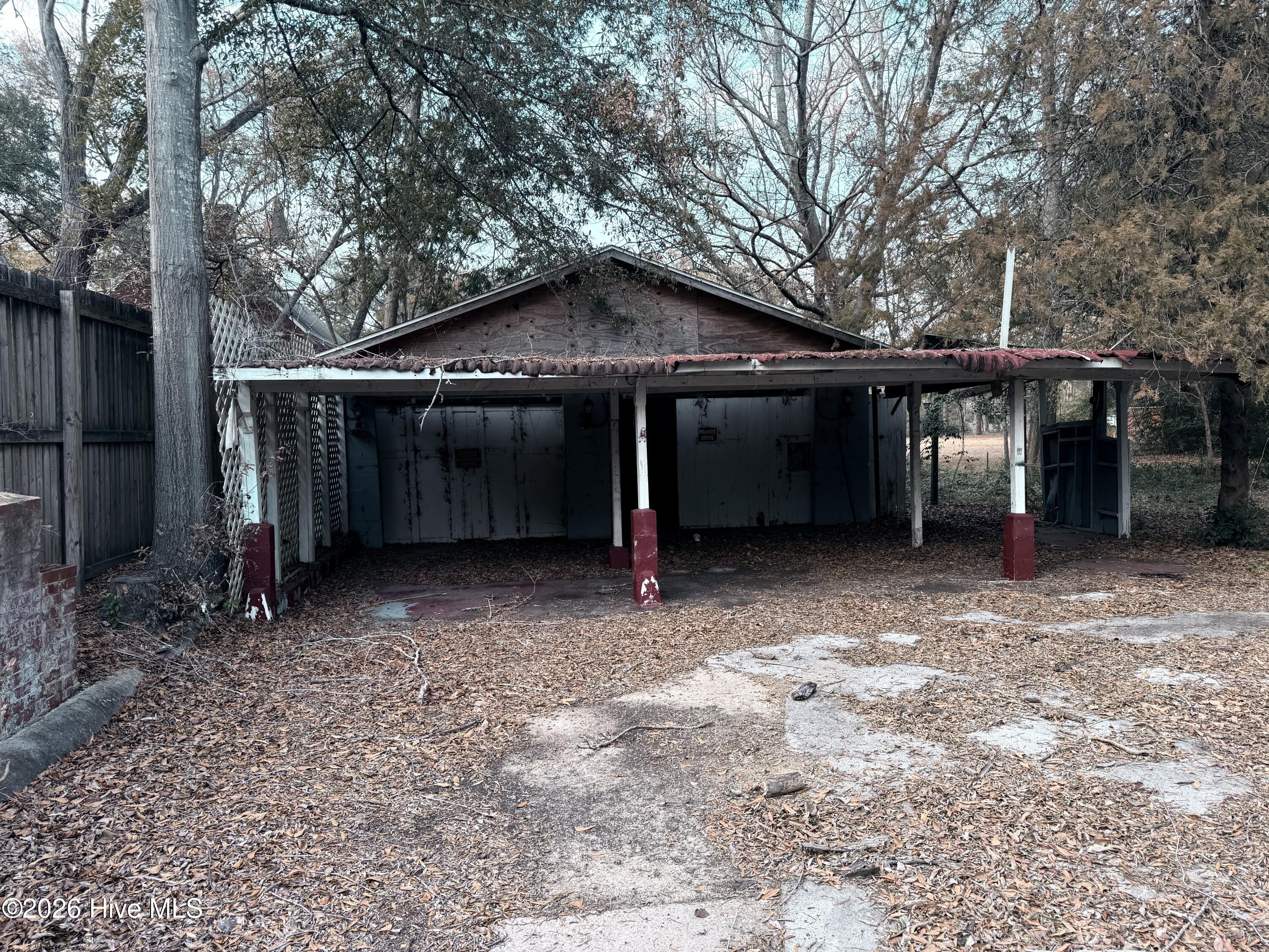 316 Entwistle Street Hamlet, NC 28345 - Photo 5 of 37 carport