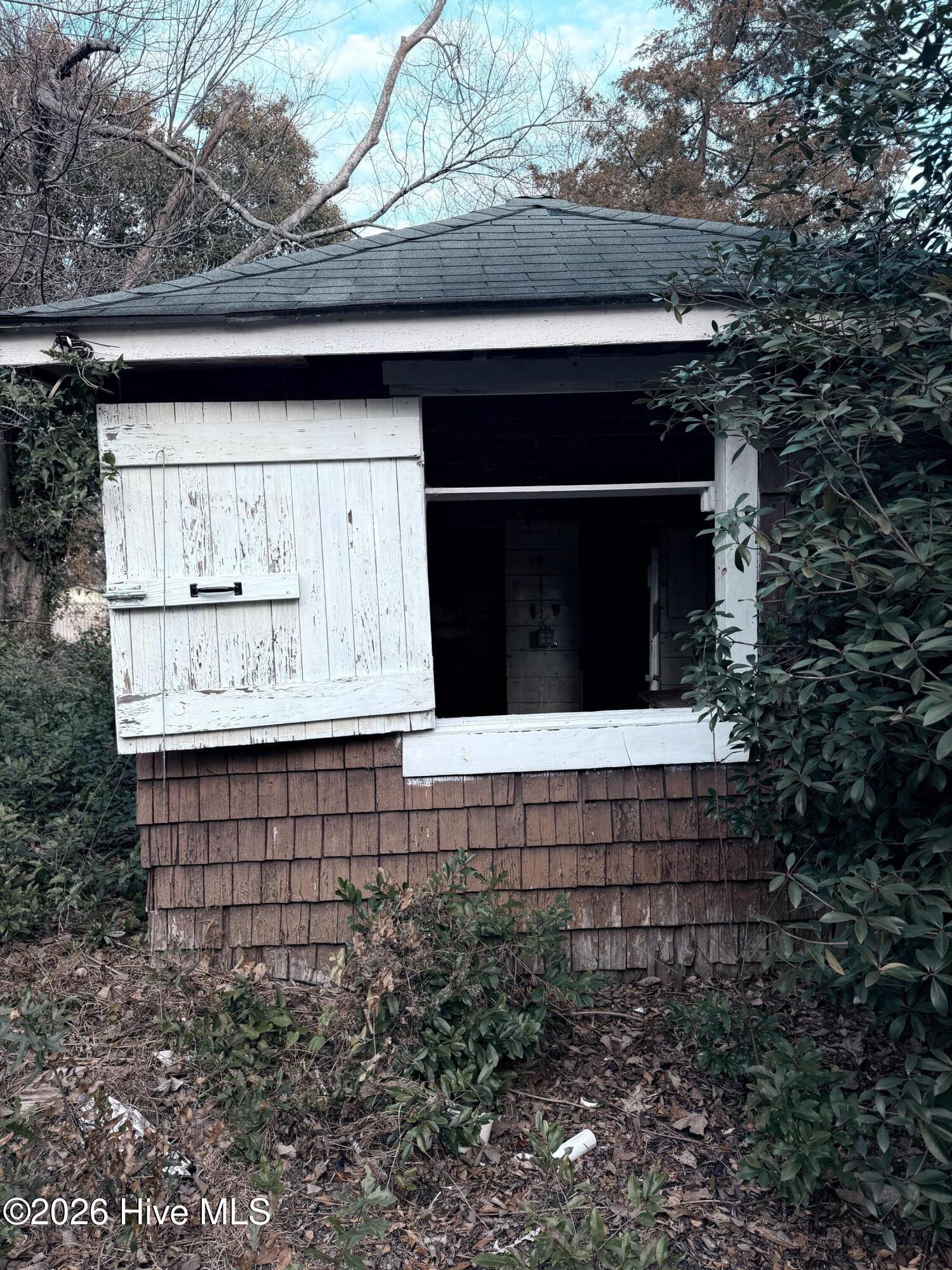316 Entwistle Street Hamlet, NC 28345 - Photo 8 of 37 shed