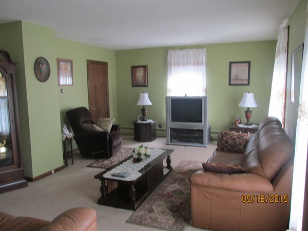 10 Gardner Road Chicopee, MA 01013 - Photo 3 of 10