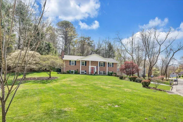 $464,950 | 3 Pine View Drive, Radford, VA 24141