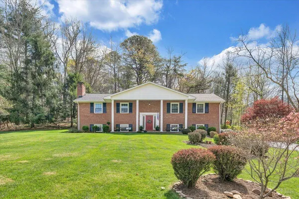 $464,950 | 3 Pine View Drive, Radford, VA 24141