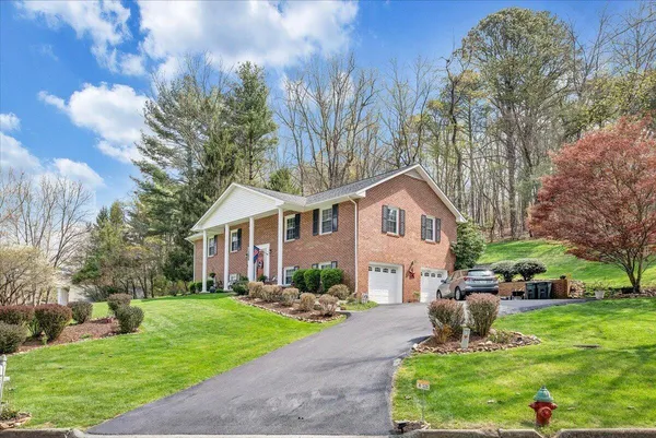 $464,950 | 3 Pine View Drive, Radford, VA 24141