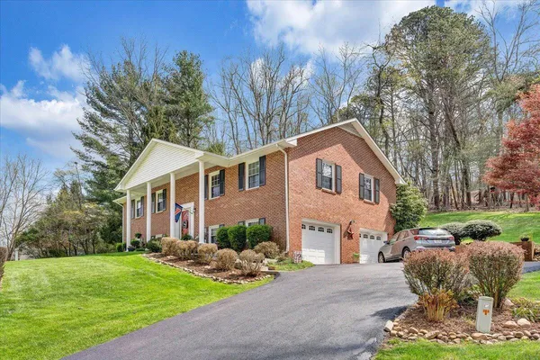 $464,950 | 3 Pine View Drive, Radford, VA 24141