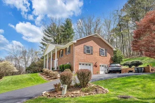 $464,950 | 3 Pine View Drive, Radford, VA 24141