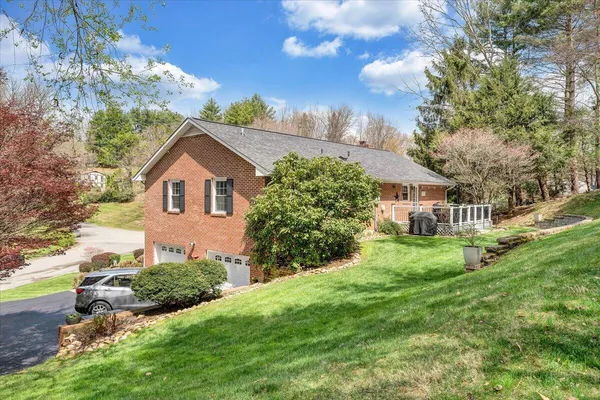 $464,950 | 3 Pine View Drive, Radford, VA 24141