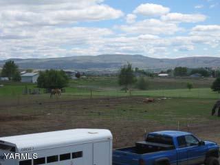 971 Sheep Co Road Selah, WA 98942 - Photo 44 of 44 a view of a lake with houses in the background