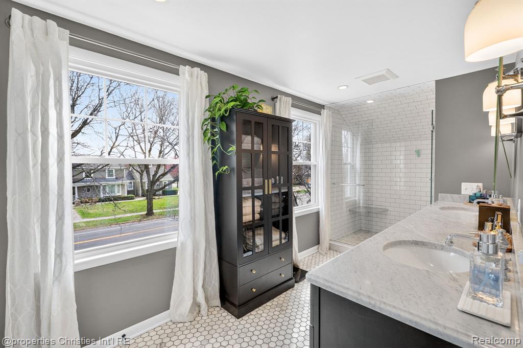 1088 Rivenoak Street Birmingham, MI 48009 - Photo 22 of 45 Gallery Image 22