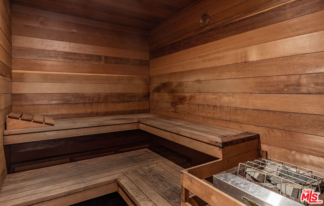 540 Adelaide Drive Santa Monica, CA 90402 - Photo 20 of 45 a view of small space