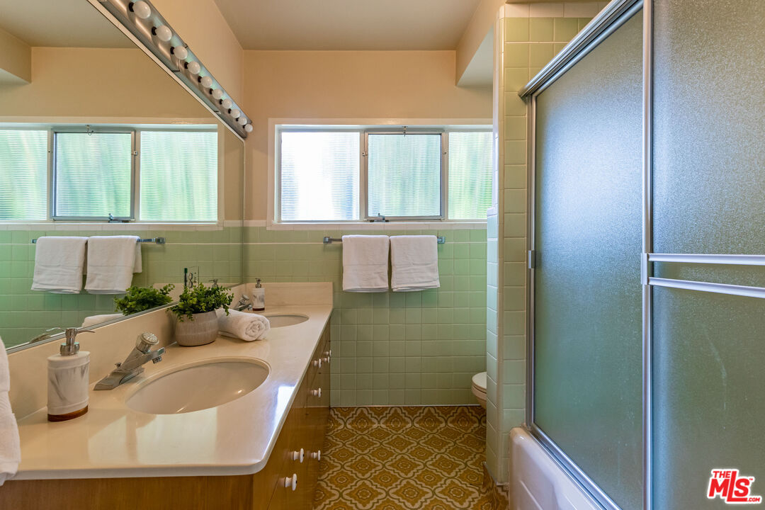 540 Adelaide Drive Santa Monica, CA 90402 - Photo 26 of 45 a bathroom with a tub sink and mirror