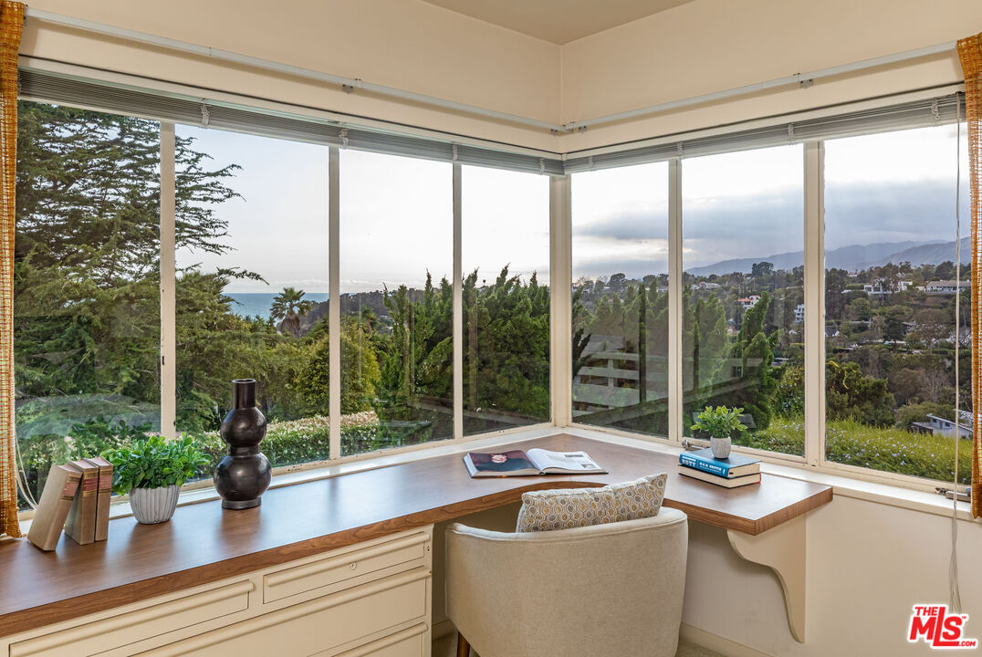 540 Adelaide Drive Santa Monica, CA 90402 - Photo 28 of 45 a room with furniture and a large window