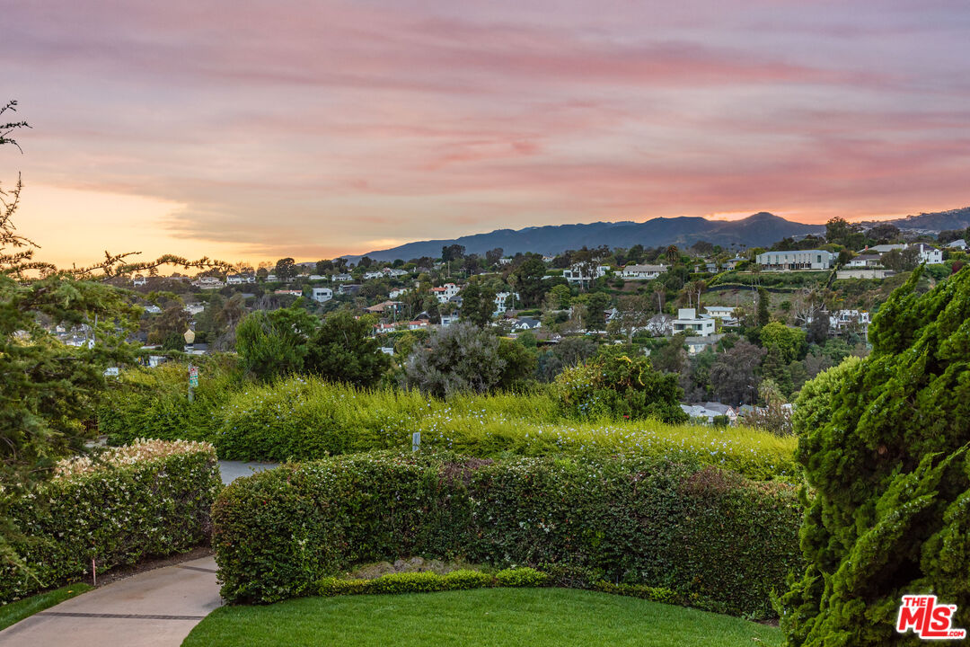 540 Adelaide Drive Santa Monica, CA 90402 - Photo 40 of 45 a view of a city with lush green forest