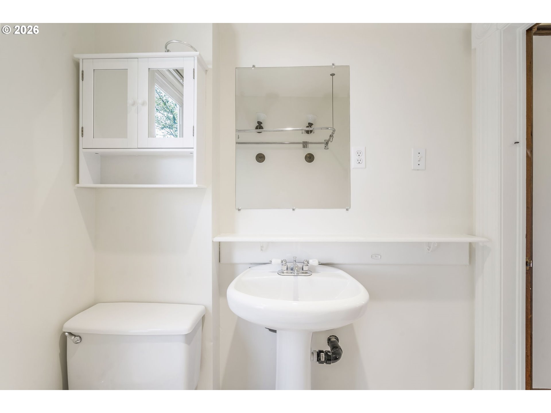 3206 South Kelly Avenue Portland, OR 97239 - Photo 24 of 38 Bathroom