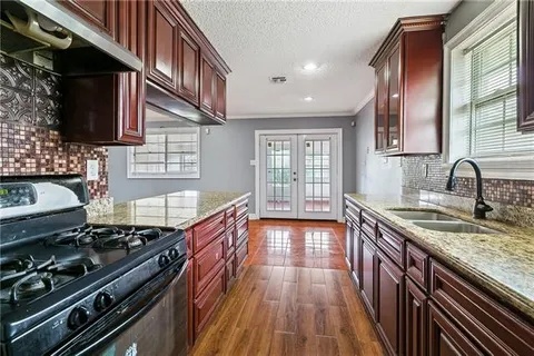 $265,000 | 204 Willowbrook Drive, Gretna, LA 70056
