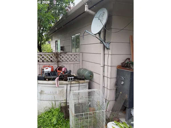 $125,000 | 332 Southeast Pitzer Street, Roseburg, OR 97470