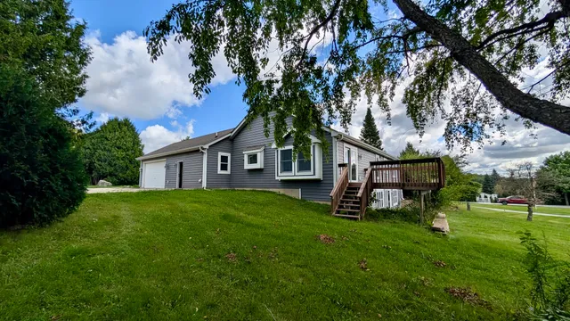 a view of a house with a yard