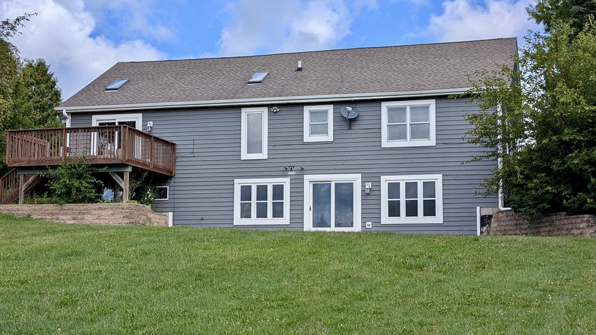 11617 Hawthorne Way Huntley, IL 60142 - Photo 43 of 50 a front view of a house with a garden