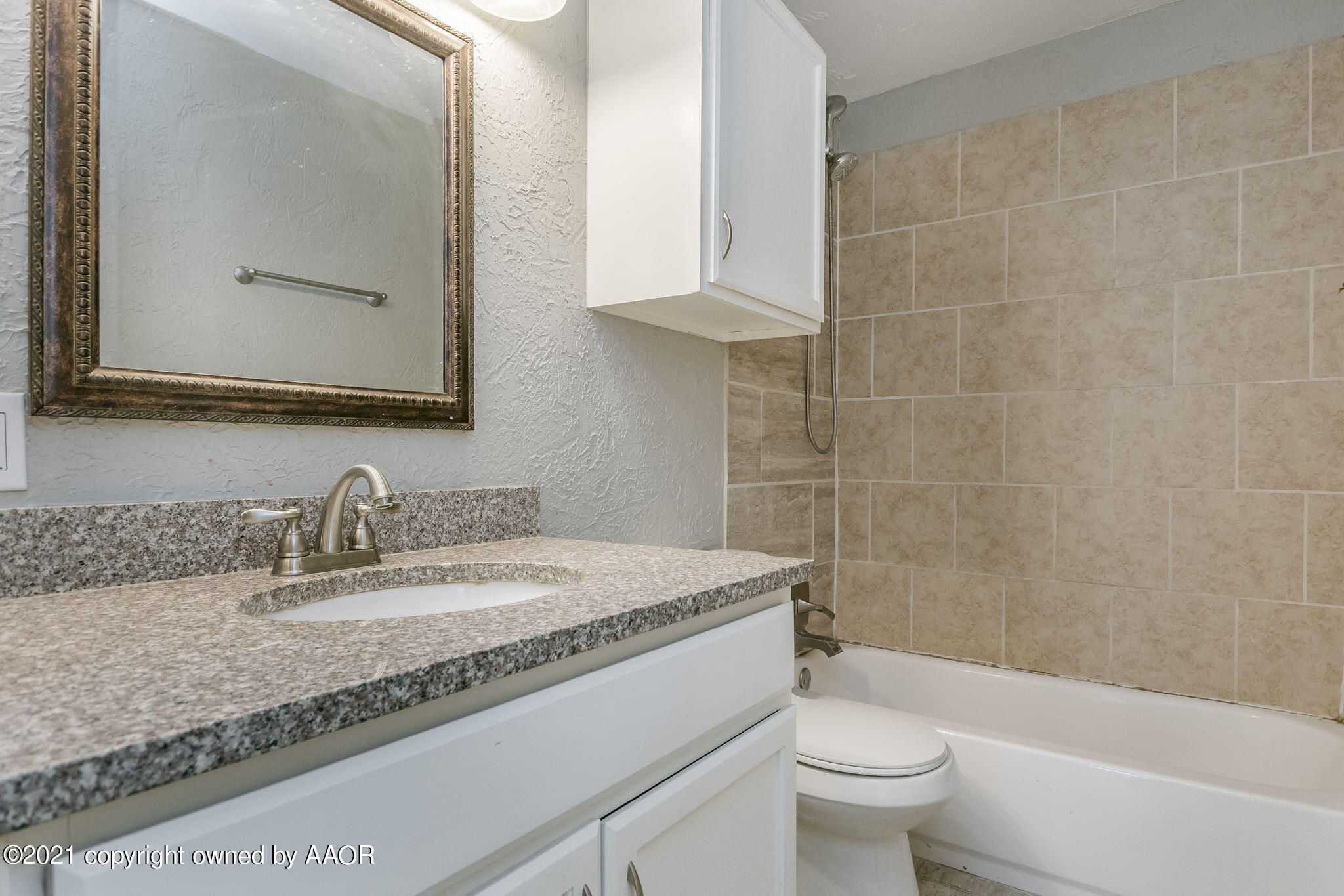 3611 South Monroe Street Amarillo, TX 79110 - Photo 13 of 19 Hall Bathroom