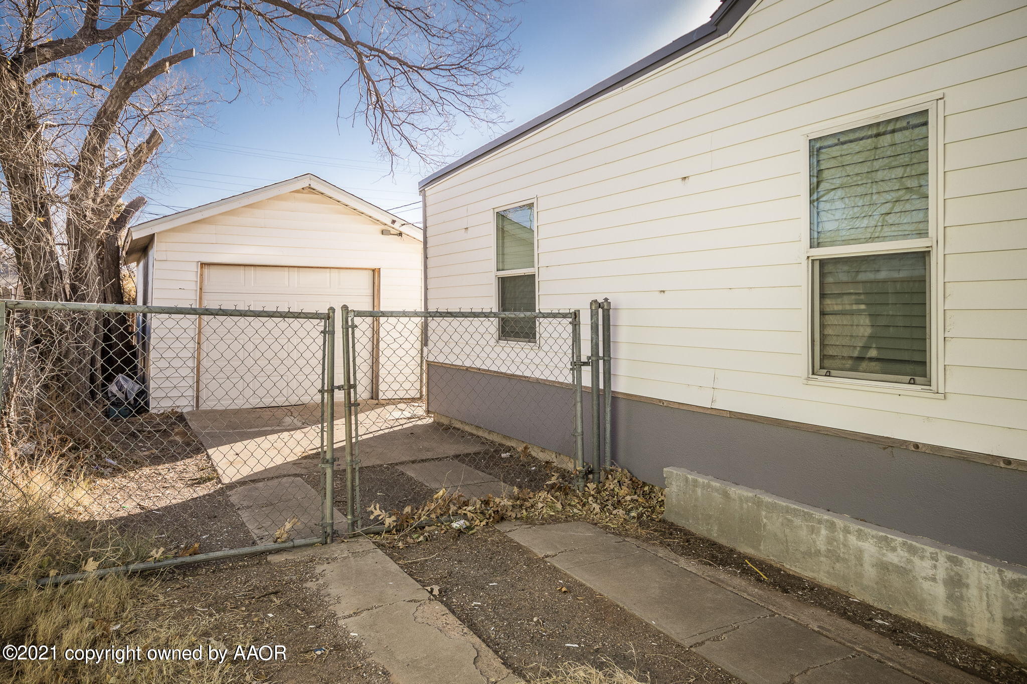 3611 South Monroe Street Amarillo, TX 79110 - Photo 18 of 19 Garage