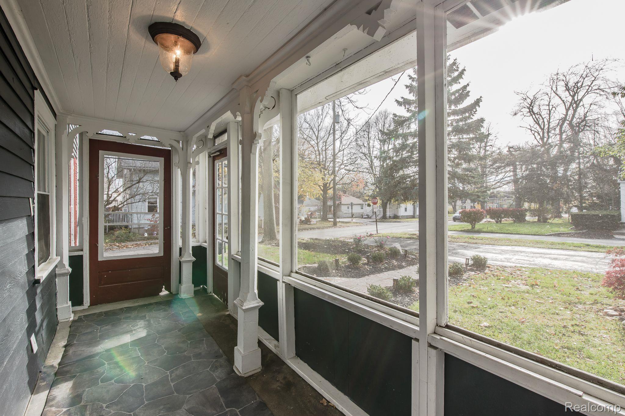122 Sisson Street Romeo, MI 48065 - Photo 32 of 44 Fun side screened in Porch