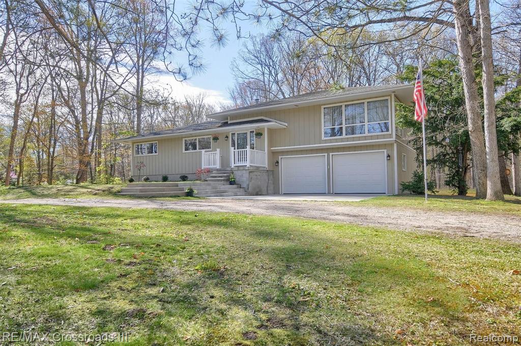 40425 Harris Road Belleville, MI 48111 - Photo 2 of 32