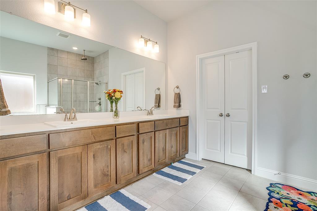 10371 Trail Ridge Drive Fort Worth, TX 76126 - Photo 18 of 35 a spacious bathroom with 2 sink and a mirror