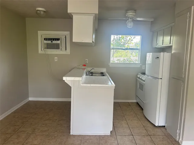 $800 | 8232 Glenview Drive, Unit 7, Houston, TX 77017