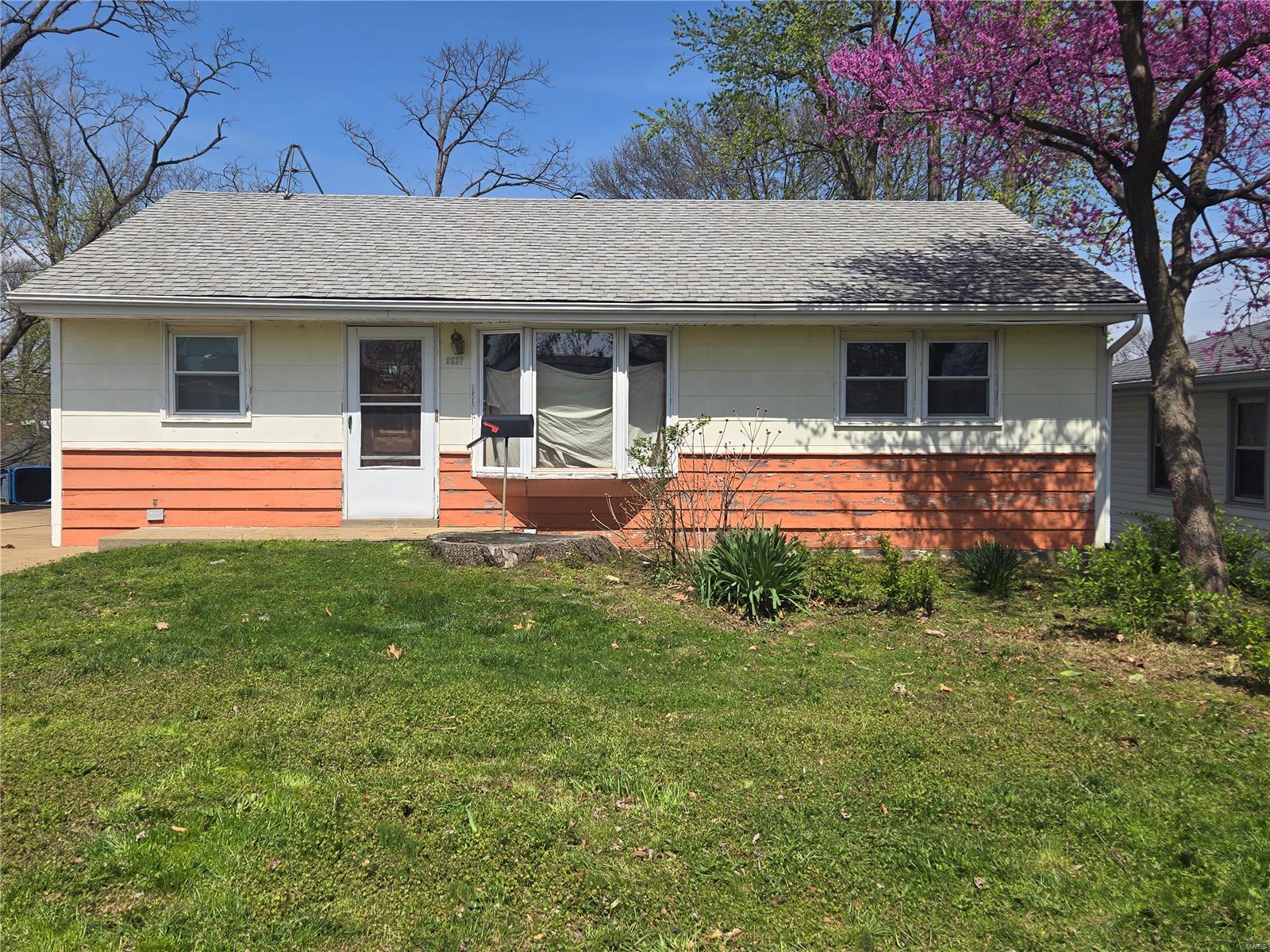 9637 Ridge Avenue St. Louis, MO 63114 - Photo 1 of 18 Gallery Image 1