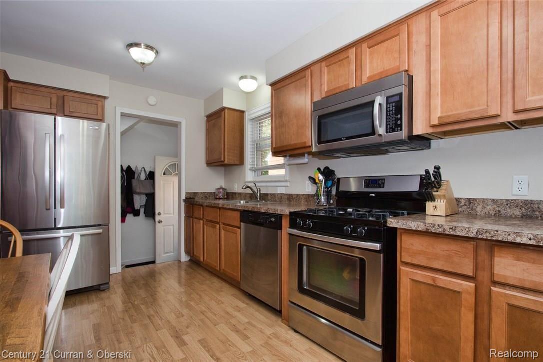 13438 Rosedale Street Southgate, MI 48195 - Photo 8 of 32 Kitchen