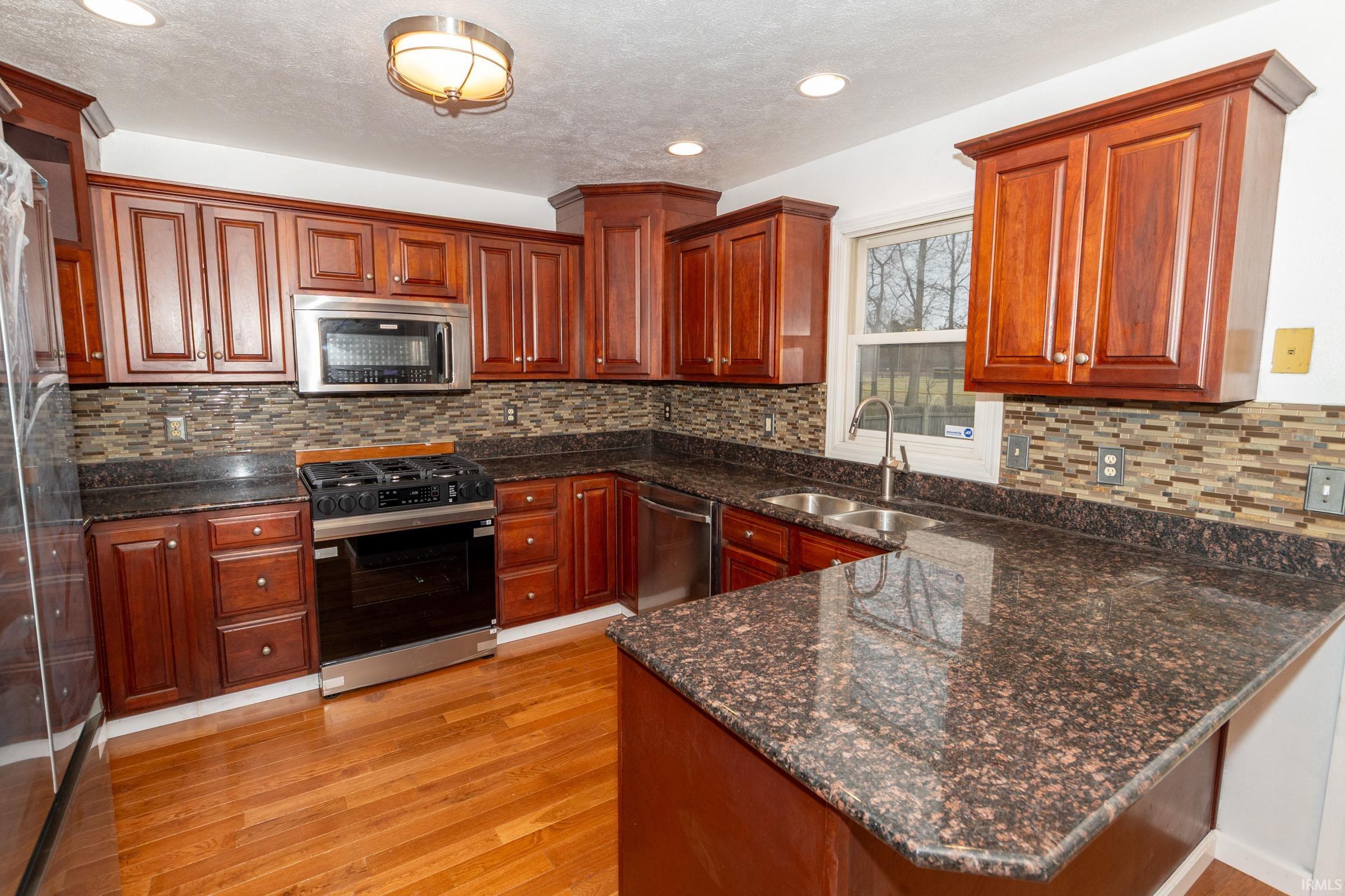 53134 Old Farm Road Elkhart, IN 46514 - Photo 4 of 34