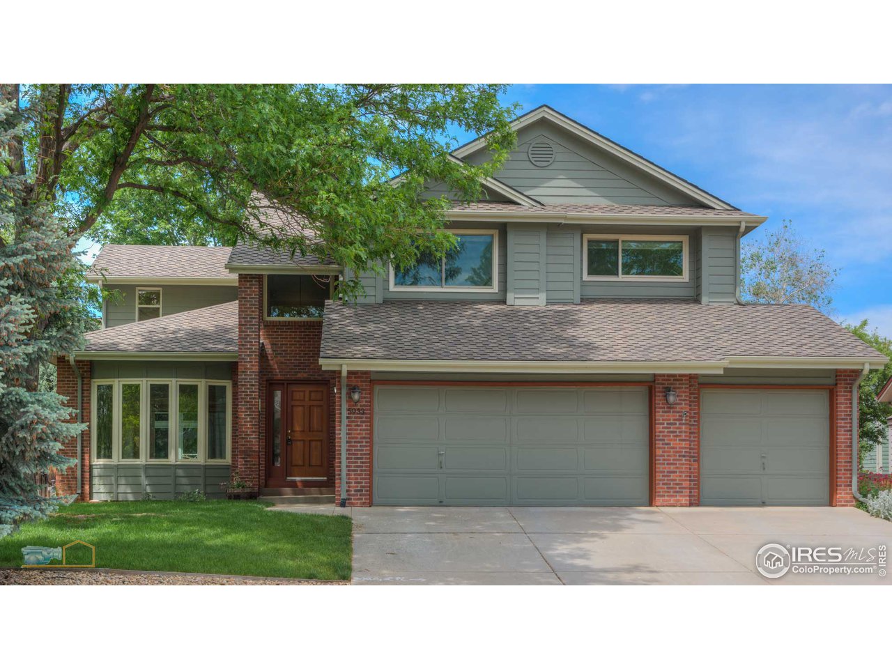 5933 Wellington Road Boulder, CO 80301 - Photo 2 of 39 a front view of a house with a garden