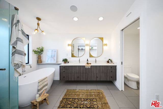 $1,995,000 | 748 Brooks Avenue, Venice, CA 90291