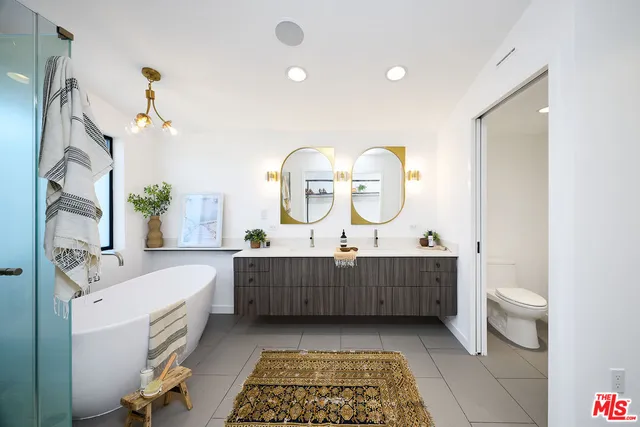 $1,995,000 | 748 Brooks Avenue, Venice, CA 90291