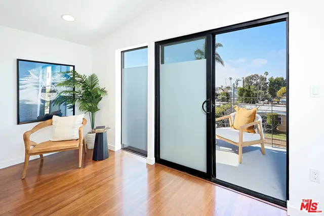 $1,995,000 | 748 Brooks Avenue, Venice, CA 90291