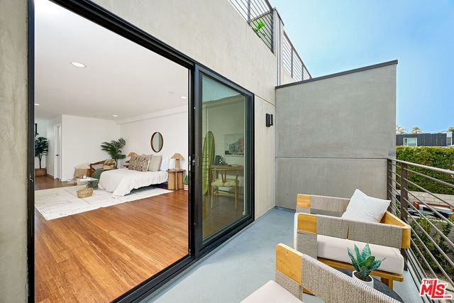 $1,995,000 | 748 Brooks Avenue, Venice, CA 90291