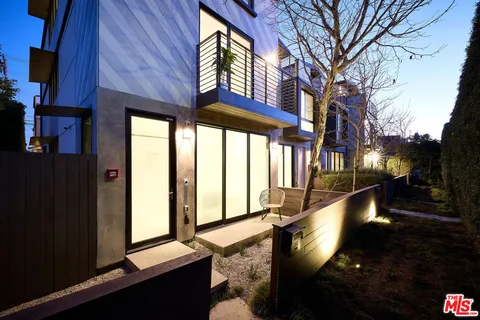 $1,995,000 | 748 Brooks Avenue, Venice, CA 90291