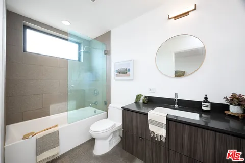 $1,995,000 | 748 Brooks Avenue, Venice, CA 90291